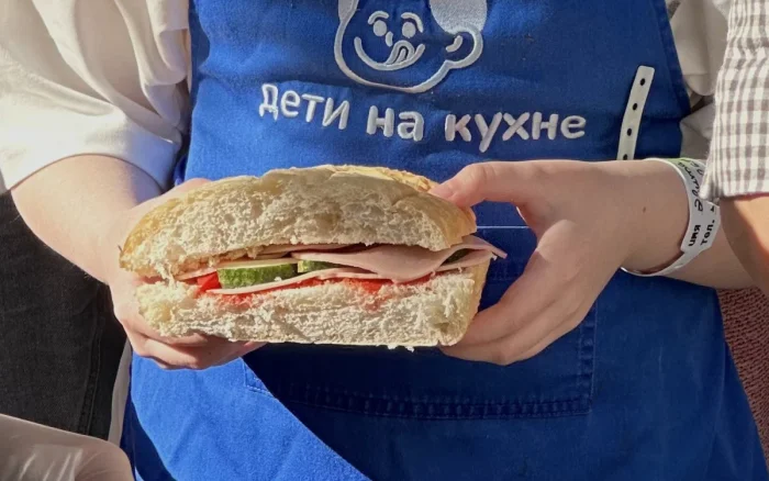 дети на кухне